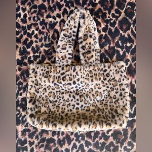 Cheetah fluffy tote bag